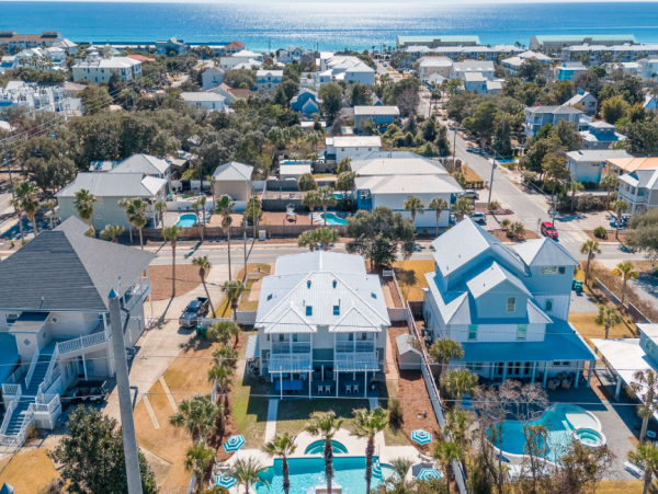 Luxurious 8 Bedroom Coastal Retreat in Destin - Perfect for Groups
